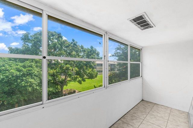 52 Kingswood C, West Palm Beach, FL 33417