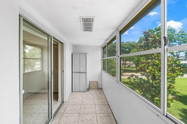 52 Kingswood C, West Palm Beach, FL 33417