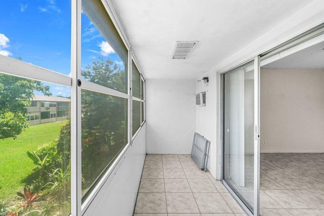 52 Kingswood C, West Palm Beach, FL 33417