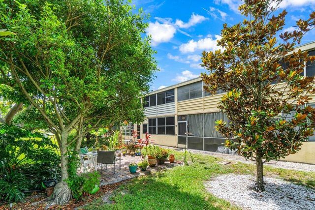 52 Kingswood C, West Palm Beach, FL 33417