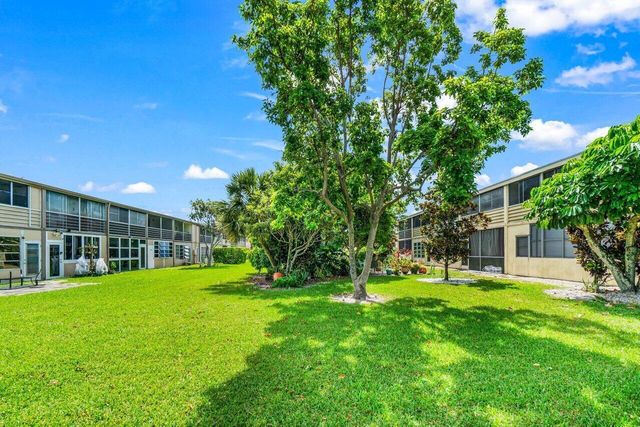52 Kingswood C, West Palm Beach, FL 33417