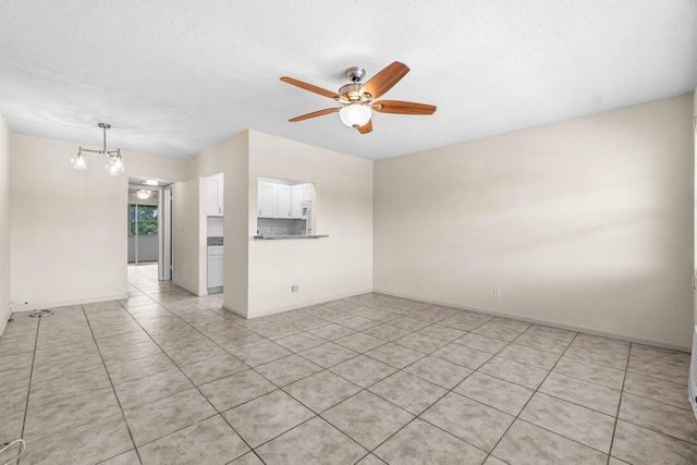 52 Kingswood C, West Palm Beach, FL 33417