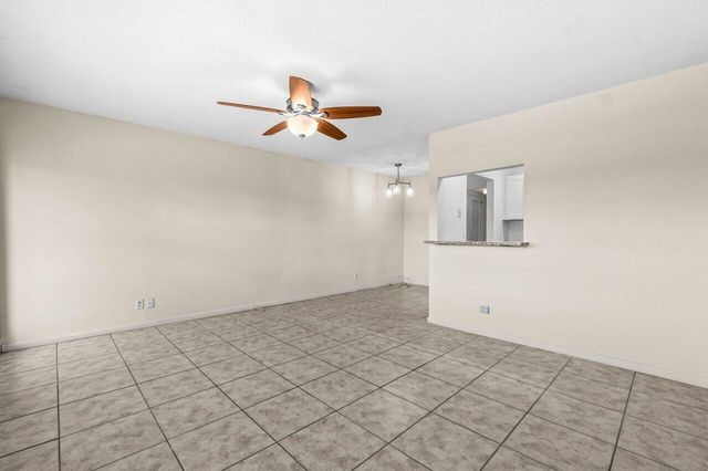 52 Kingswood C, West Palm Beach, FL 33417