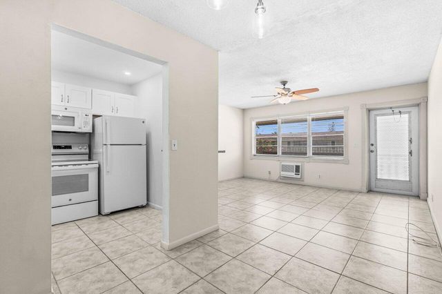 52 Kingswood C, West Palm Beach, FL 33417