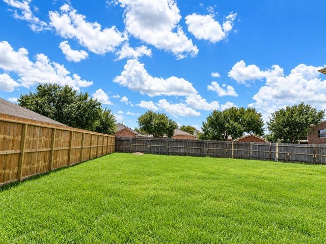 132 Bright Brook Lane, Dickinson, TX 77539