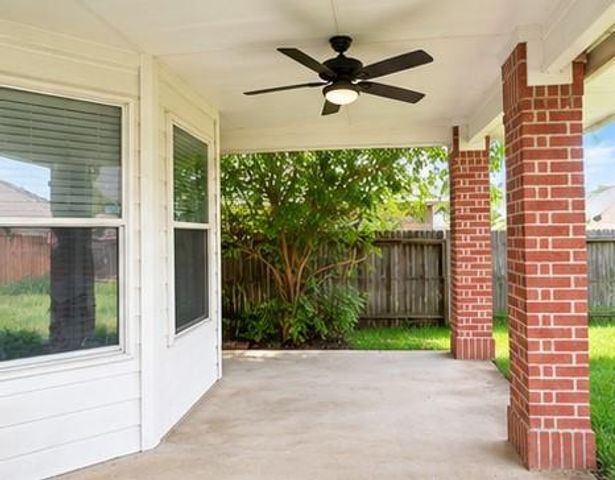 132 Bright Brook Lane, Dickinson, TX 77539