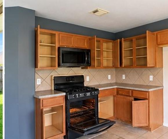132 Bright Brook Lane, Dickinson, TX 77539