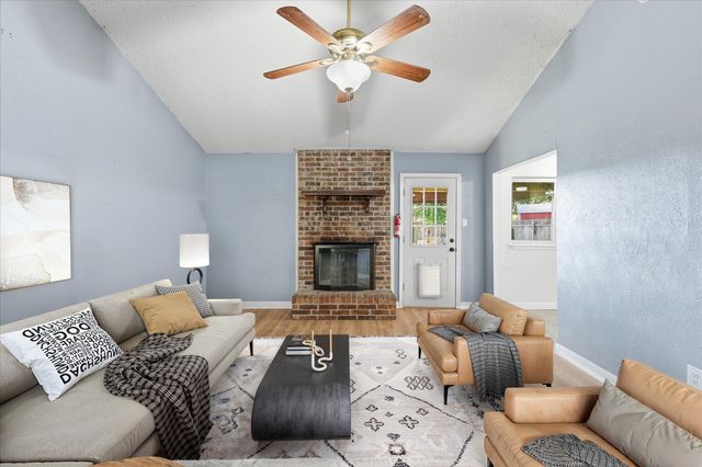641 Deborah Court, Burleson, TX 76028