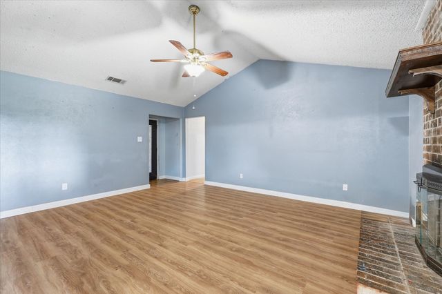 641 Deborah Court, Burleson, TX 76028