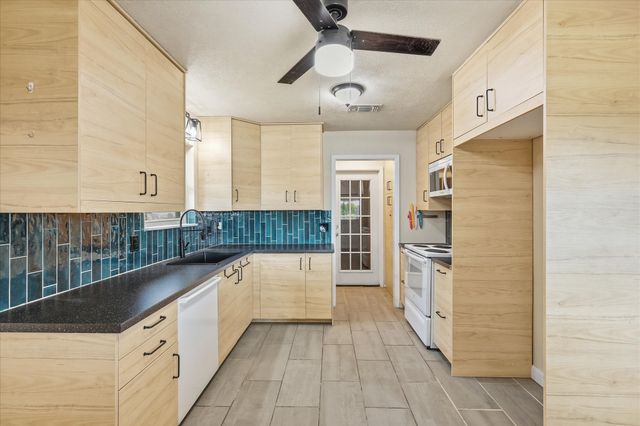 641 Deborah Court, Burleson, TX 76028