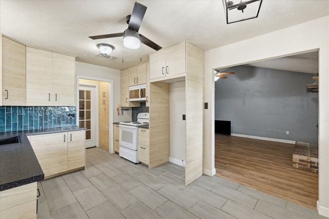 641 Deborah Court, Burleson, TX 76028