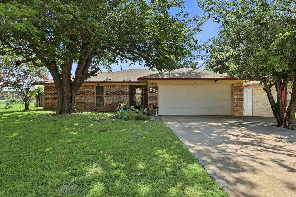 641 Deborah Court, Burleson, TX 76028