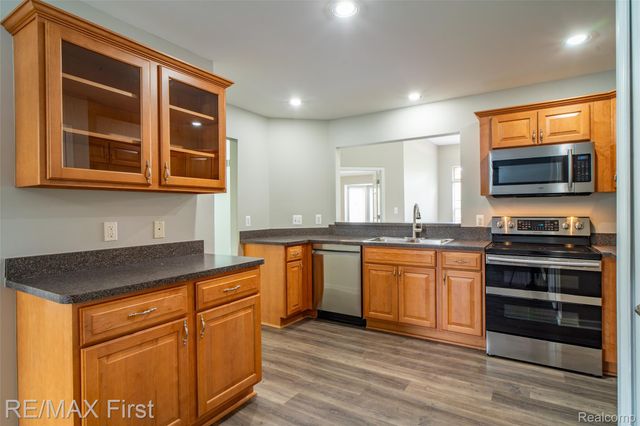 17197 Averhill Boulevard, Macomb Township, MI 48042
