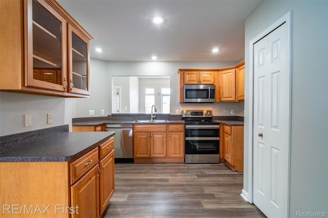 17197 Averhill Boulevard, Macomb Township, MI 48042