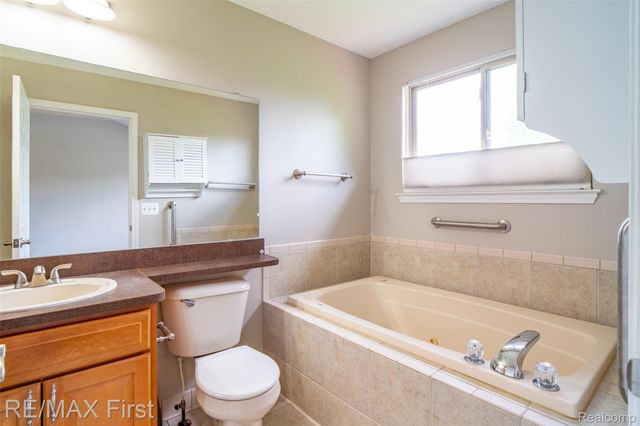 17197 Averhill Boulevard, Macomb Township, MI 48042