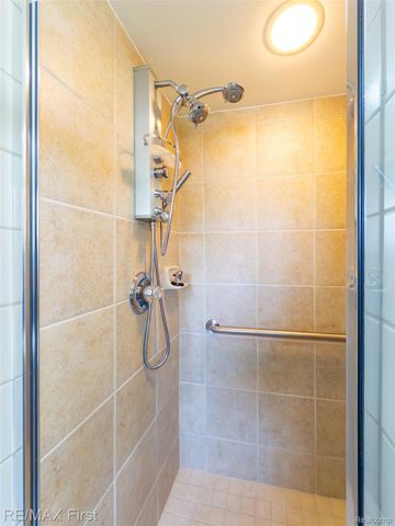17197 Averhill Boulevard, Macomb Township, MI 48042