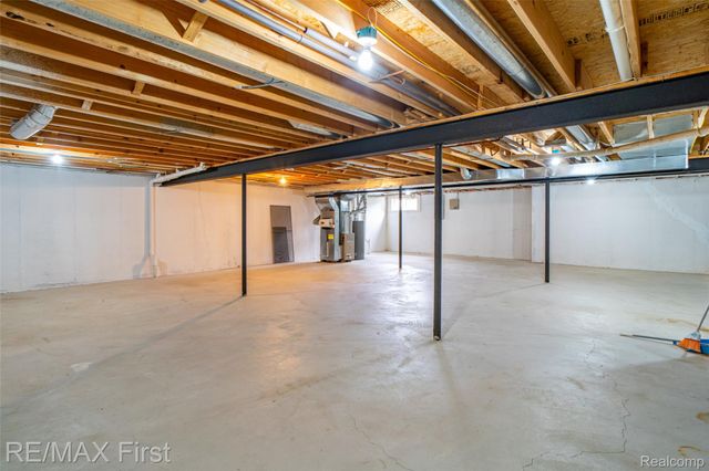 17197 Averhill Boulevard, Macomb Township, MI 48042