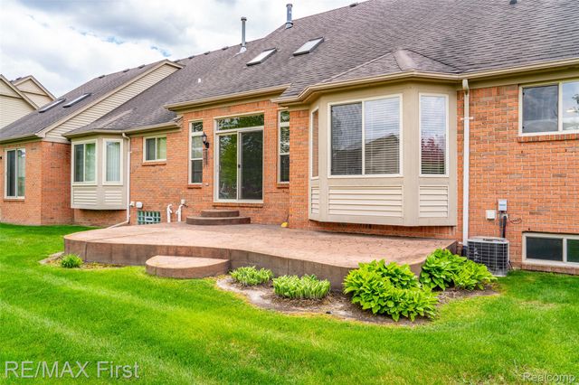 17197 Averhill Boulevard, Macomb Township, MI 48042