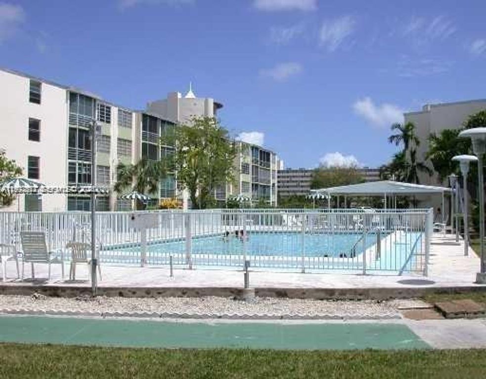 1780 NE 191st St 300-2, Miami, FL 33179