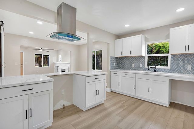 1235 N Safford Avenue, Fresno, CA 93728