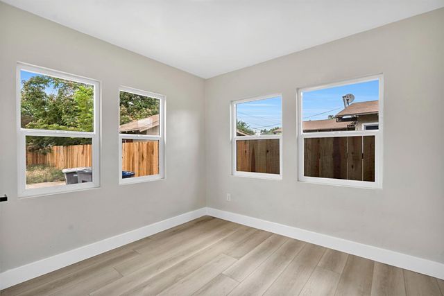 1235 N Safford Avenue, Fresno, CA 93728