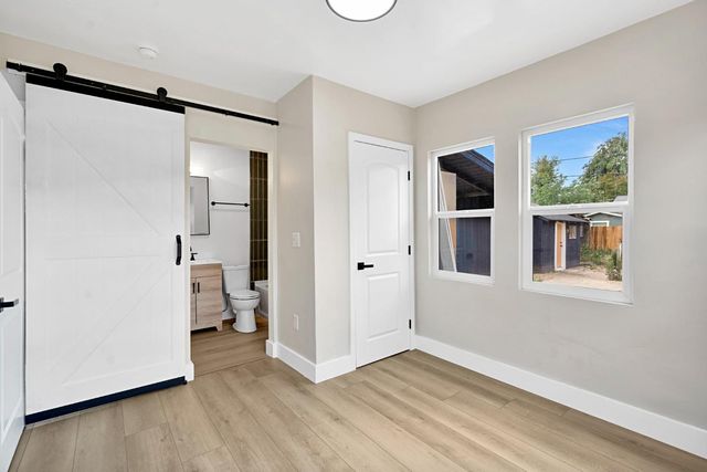 1235 N Safford Avenue, Fresno, CA 93728