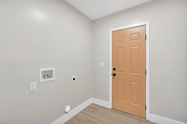 1235 N Safford Avenue, Fresno, CA 93728