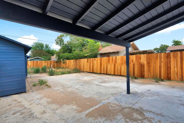 1235 N Safford Avenue, Fresno, CA 93728