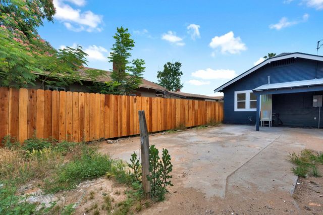 1235 N Safford Avenue, Fresno, CA 93728