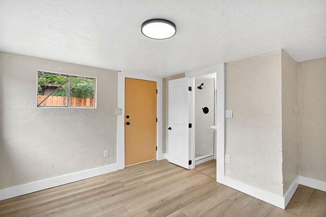 1235 N Safford Avenue, Fresno, CA 93728
