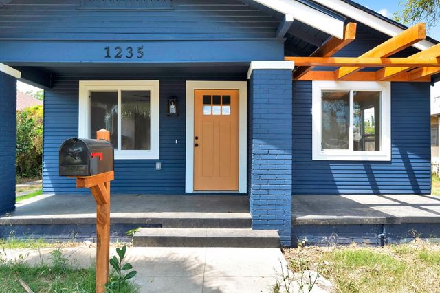 1235 N Safford Avenue, Fresno, CA 93728