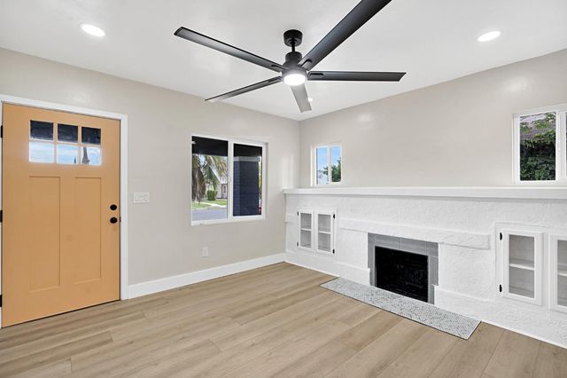1235 N Safford Avenue, Fresno, CA 93728