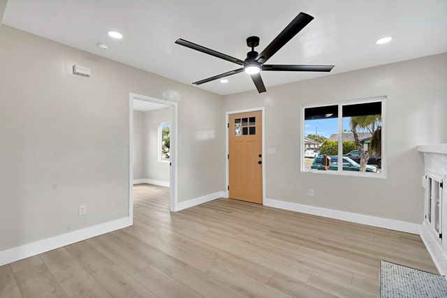1235 N Safford Avenue, Fresno, CA 93728