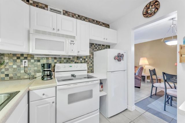 3020 NE 16th Avenue 105, Oakland Park, FL 33334