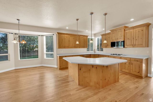 3047 W CHALK CREEK WAY, South Jordan, UT 84095