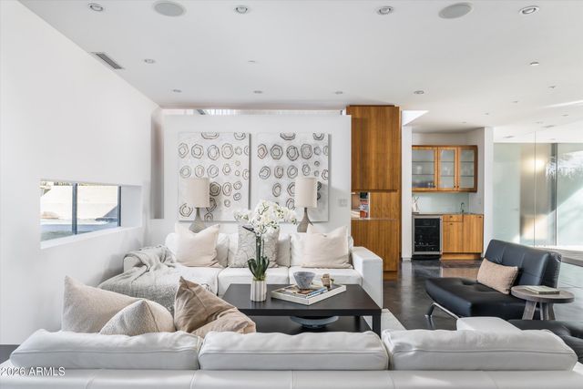 10010 E JENAN Drive, Scottsdale, AZ 85260