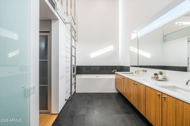 10010 E JENAN Drive, Scottsdale, AZ 85260