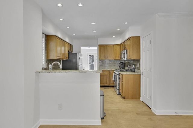 1363 Sheffield Glen Way, Atlanta, GA 30329