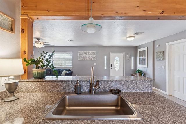 2742 S Sandwood Avenue, Choctaw, OK 73020