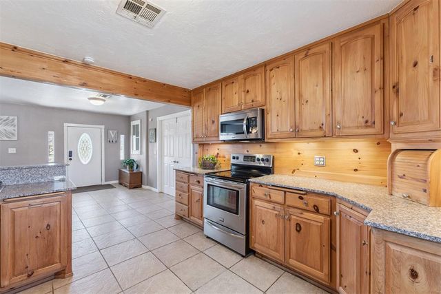 2742 S Sandwood Avenue, Choctaw, OK 73020