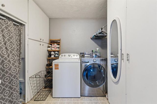 2742 S Sandwood Avenue, Choctaw, OK 73020