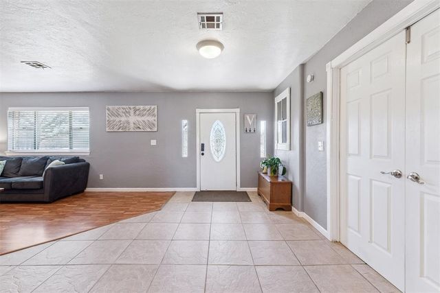 2742 S Sandwood Avenue, Choctaw, OK 73020