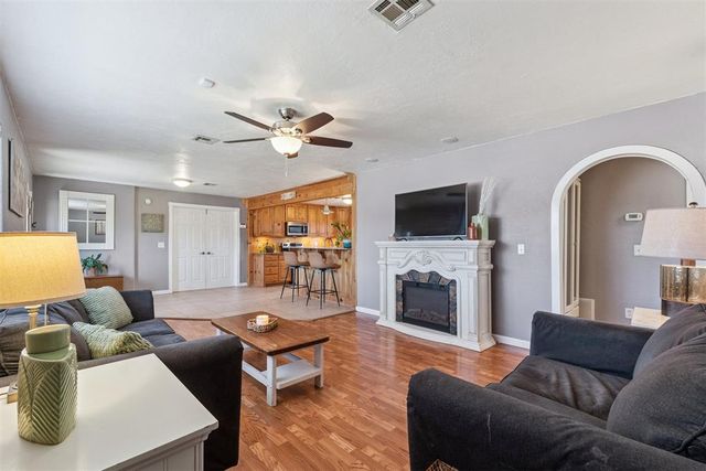 2742 S Sandwood Avenue, Choctaw, OK 73020