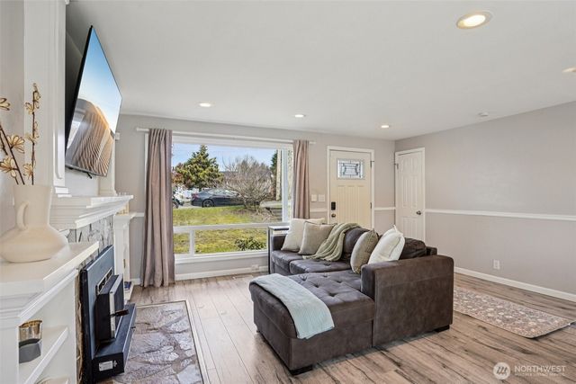 3709 NE 9th Court, Renton, WA 98056