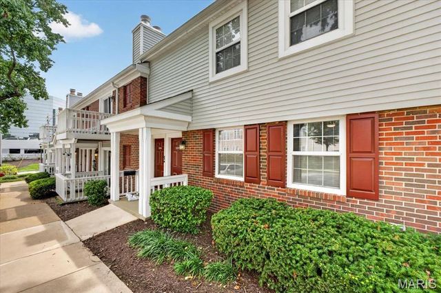 8816 Eager Road, Brentwood, MO 63144