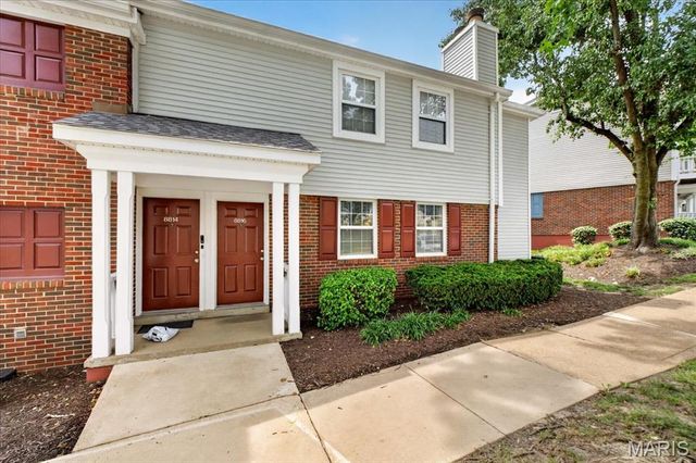 8816 Eager Road, Brentwood, MO 63144