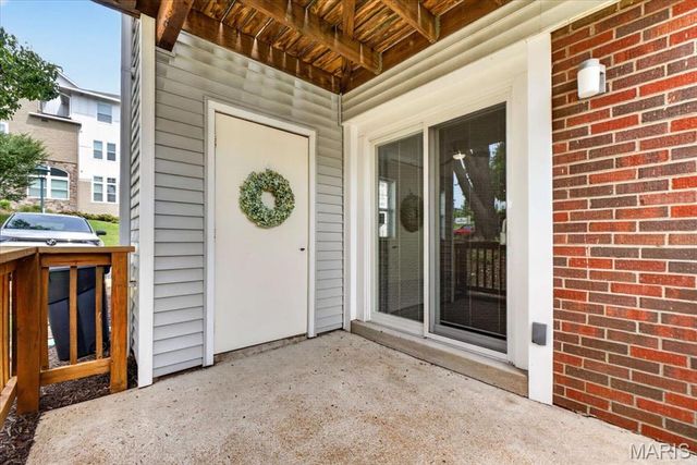 8816 Eager Road, Brentwood, MO 63144