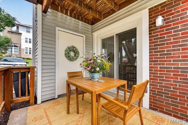 8816 Eager Road, Brentwood, MO 63144
