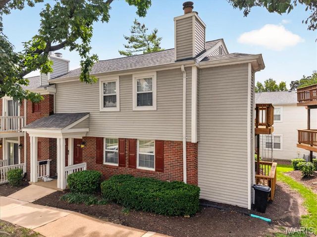 8816 Eager Road, Brentwood, MO 63144