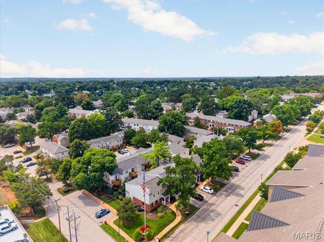 8816 Eager Road, Brentwood, MO 63144